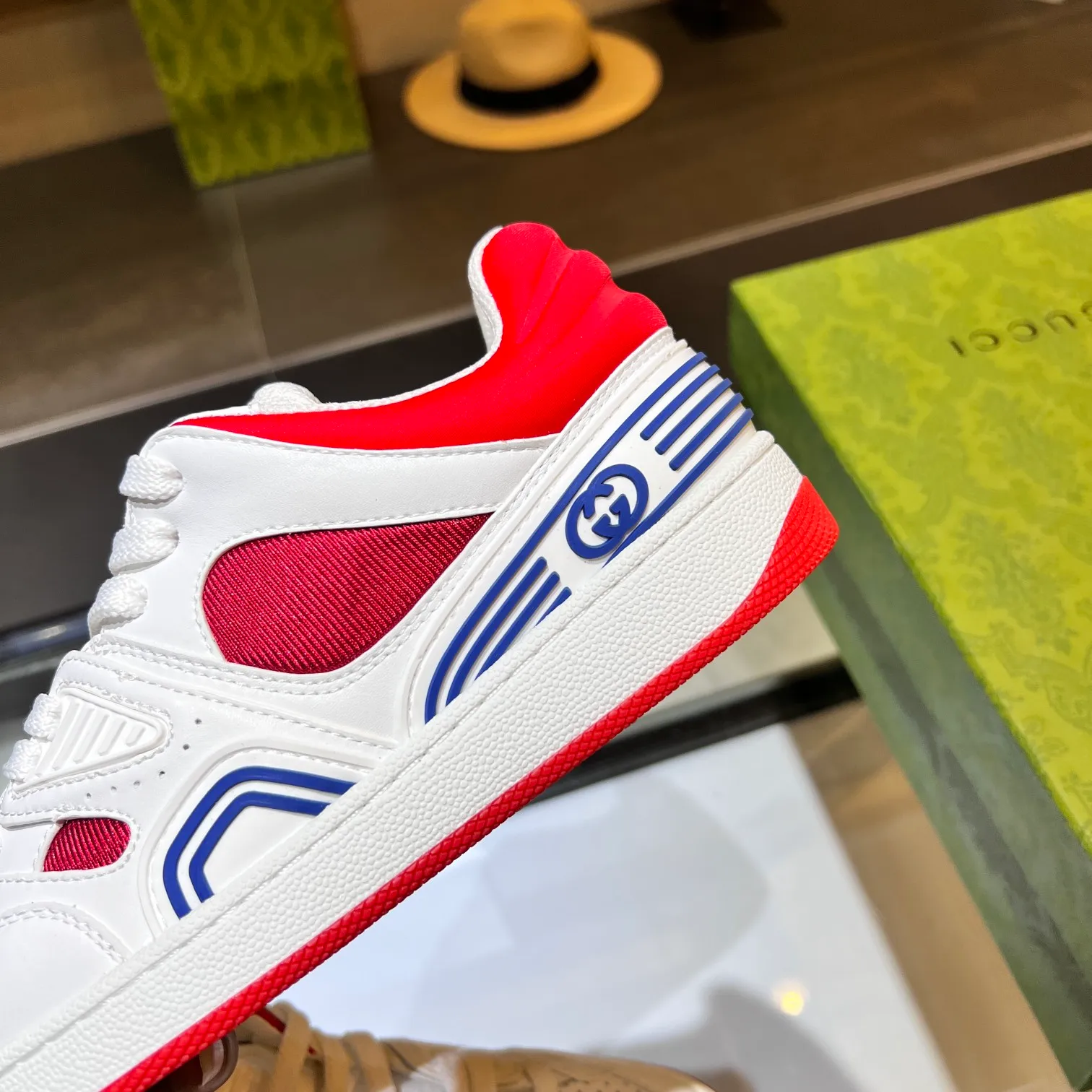 👟👟Ex-factory price 600👟👟 Men's size +10 high version, the top version of 2022 Gucci low-top sneakers! The new colors are reproduced one to one. New style for early spring, creating a perfect style💣💣💣street style🔥🔥🔥cool and trendy C-level fashionable outfit with a retro and futuristic feel🌹🌹🌹classic boot shape + British color-blocking design, super eye-catching. Various leather splicing, original reverse mold last type, imported high-end knitting needles showing exquisite texture! Open mold to customize high-density TPU outsole. 15 colors come out first. Size: Female 35-41 Male 39-46